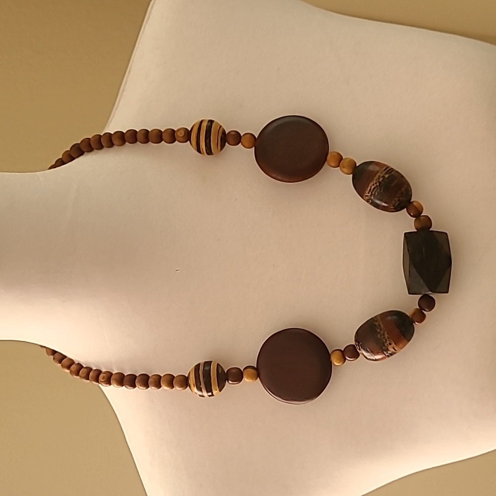 HAND CRAFTED WOOD BEADED NECKLACE  11"